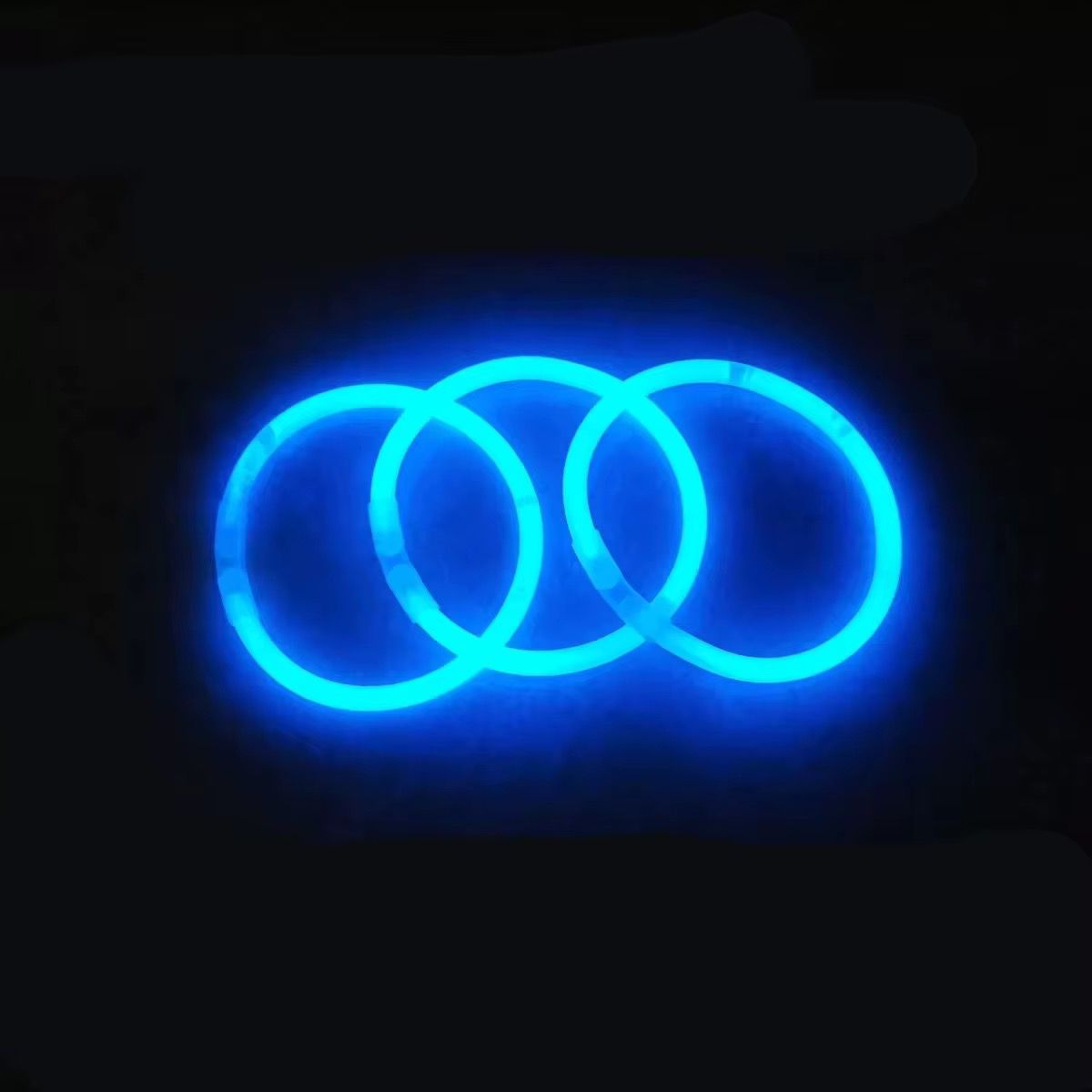 100 glow sticks