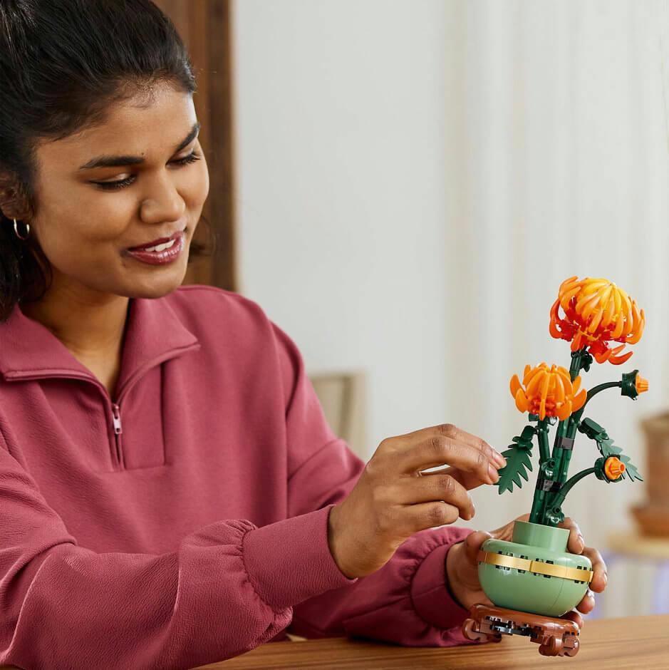 Lego Botanicals 10368 Chrysanthemum Model Set for Adults Ages 18 & Up