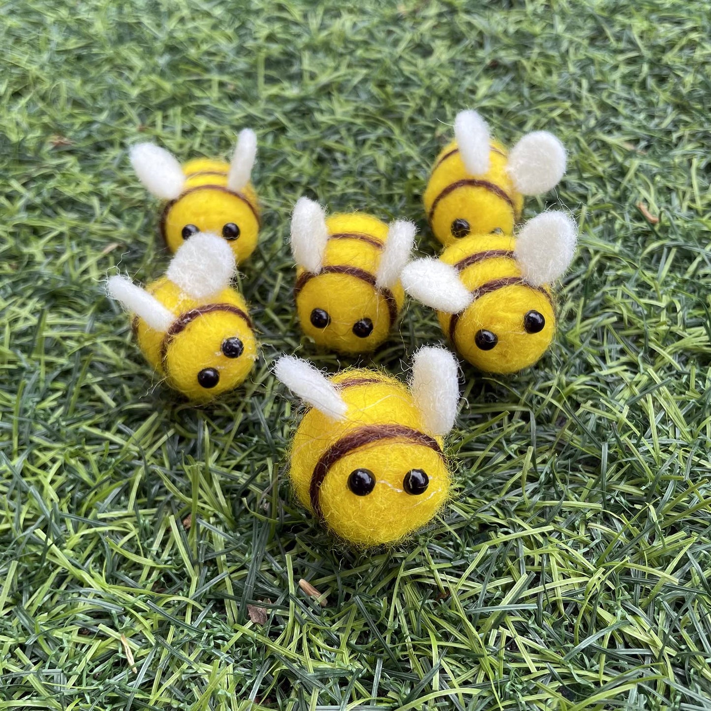 AcceLeah 25Pcs Wool Felt Bumblebee Craft Balls – Cute Bee DIY Decor
