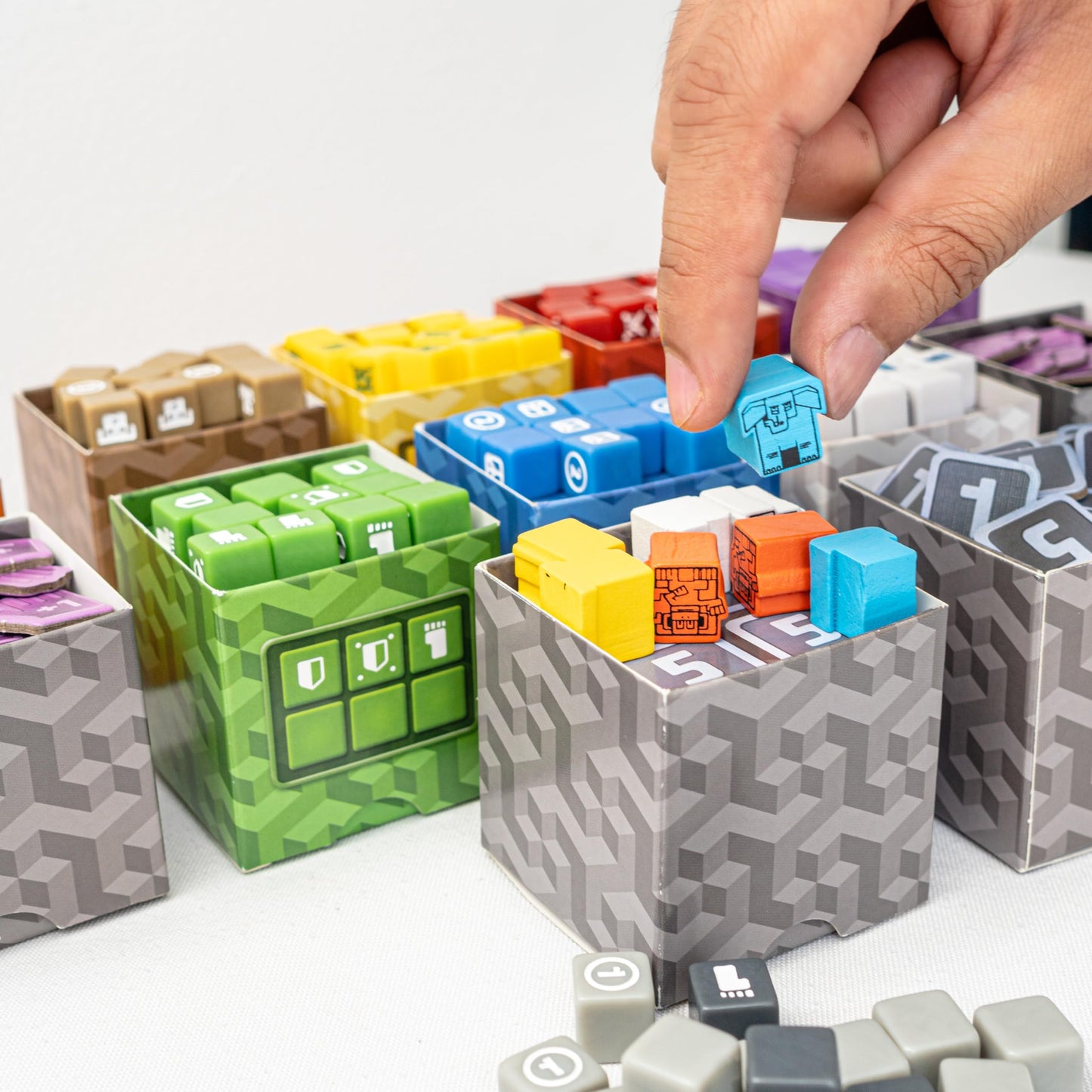 AEG Cubitos Board Game — Award-Winning Dice Racing for 2–4 Players (Ages 10+) | 30–45 Minute Playtime