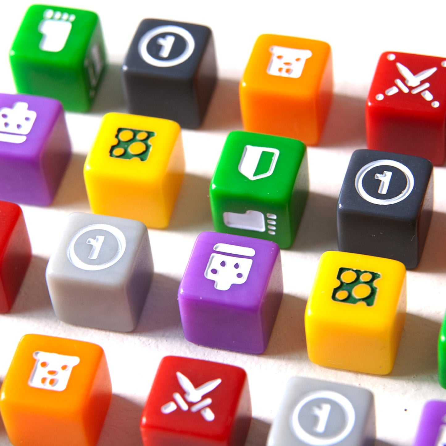 AEG Cubitos Board Game — Award-Winning Dice Racing for 2–4 Players (Ages 10+) | 30–45 Minute Playtime