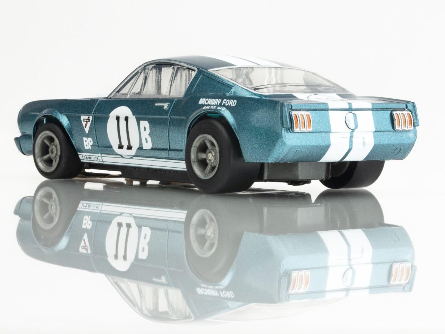 AFX 22071 Shelby GT350R 1965 Donohue White/Blue — Mega G+ Slot Car
