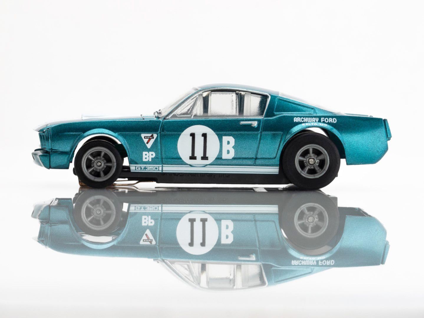 AFX 22071 Shelby GT350R 1965 Donohue White/Blue — Mega G+ Slot Car
