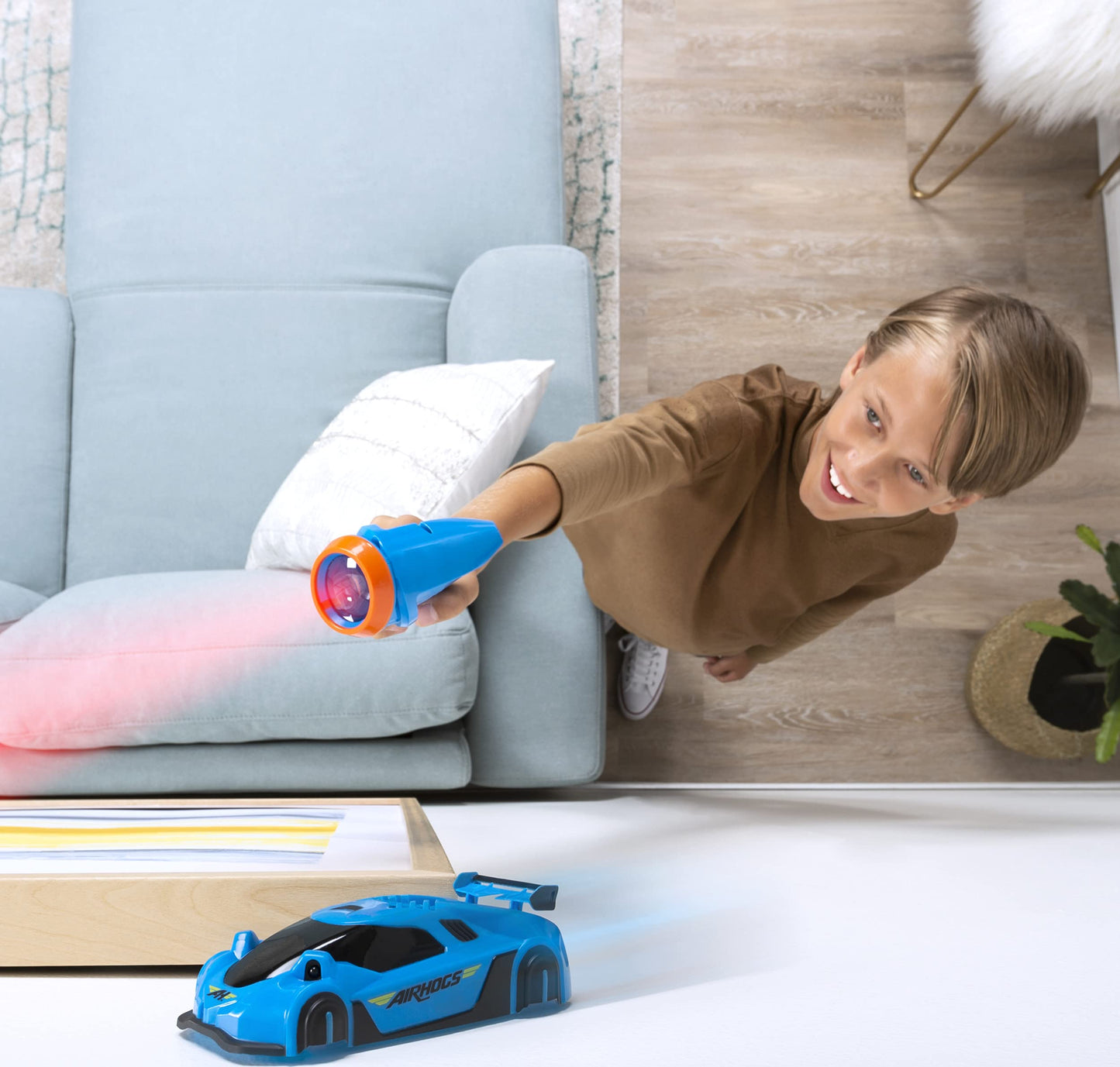 Air Hogs Zero Gravity Light Wall Racer – USB Rechargeable Wall-Climbing Race Car