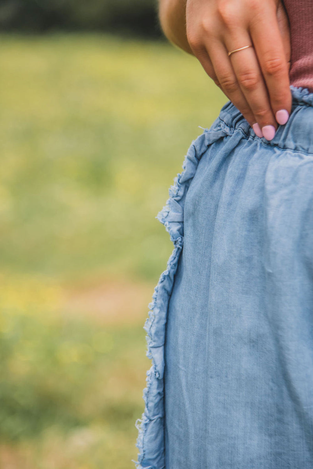 Ruffled Raw Hem Wide Leg Jeans in Myosotis Light Wash
