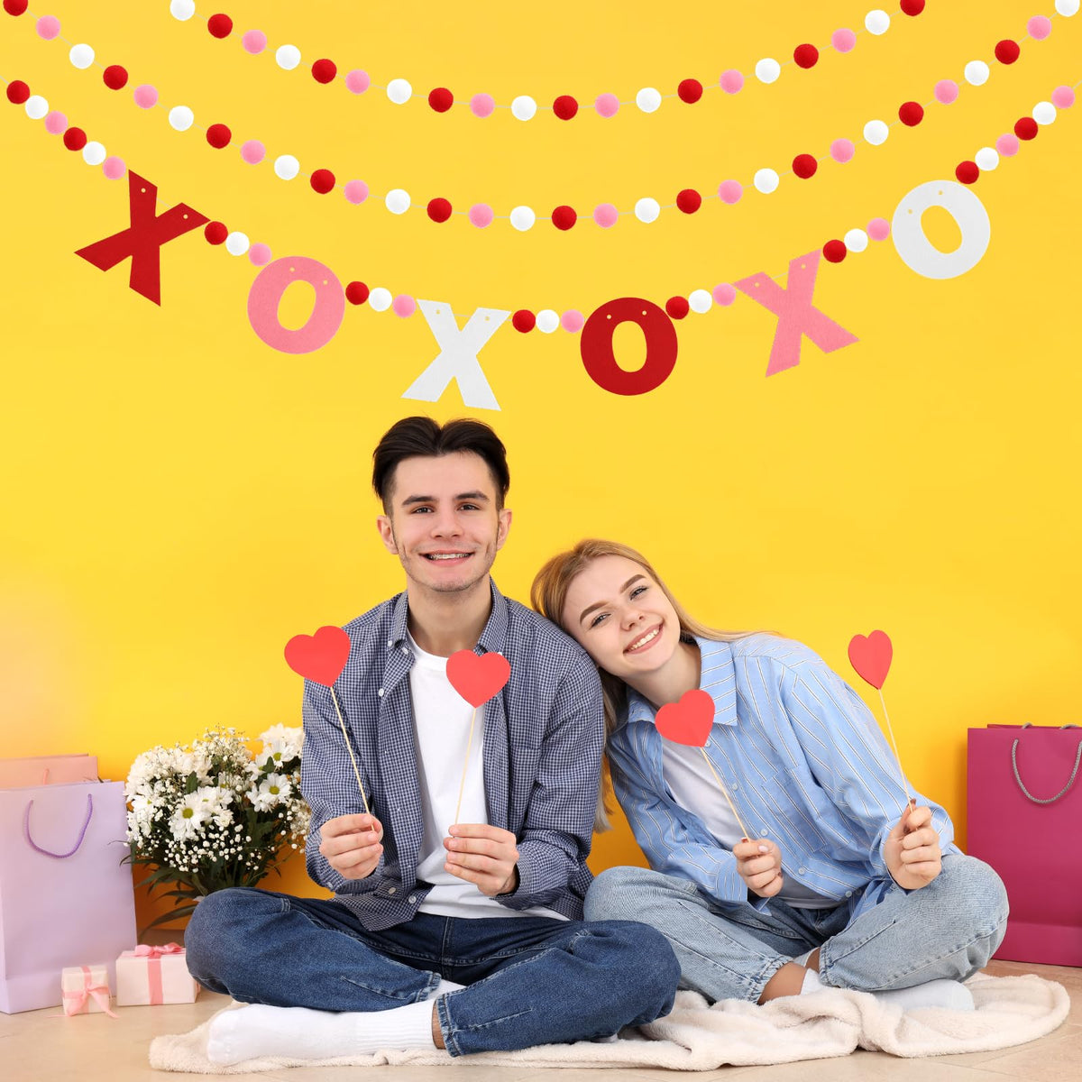 Arosche 3pcs Valentines Day Felt Pompom Banner – XOXO Love, Pre-Assembled