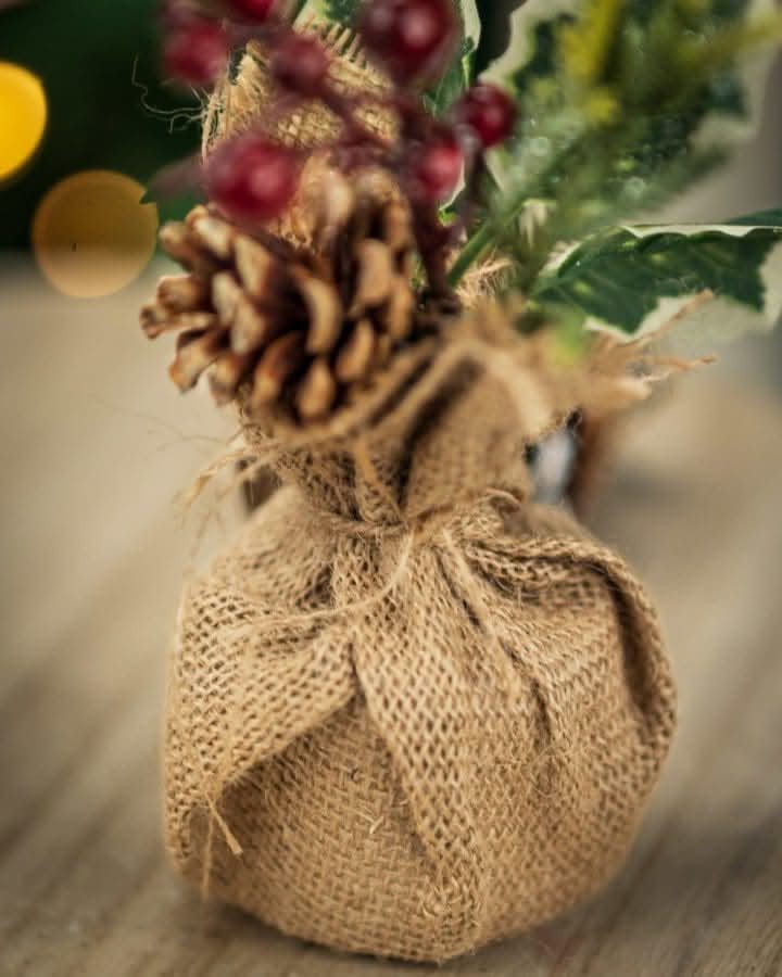 Pine Cone Berries Mini Artificial Tree Decoration