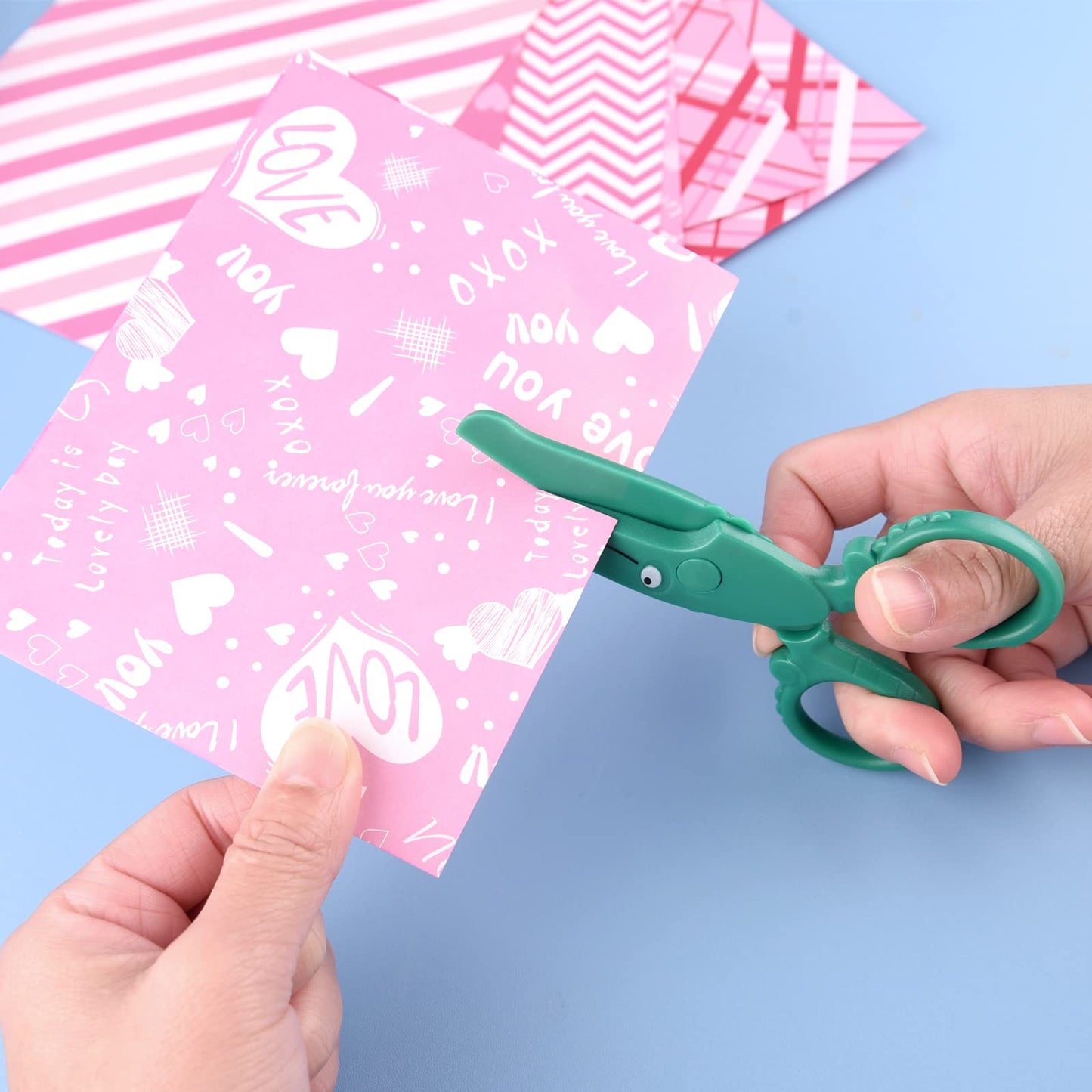 ASTARON Toddler Safety Scissors – Crocodile Design, Left/Right-Handed, Safe Plastic Blades