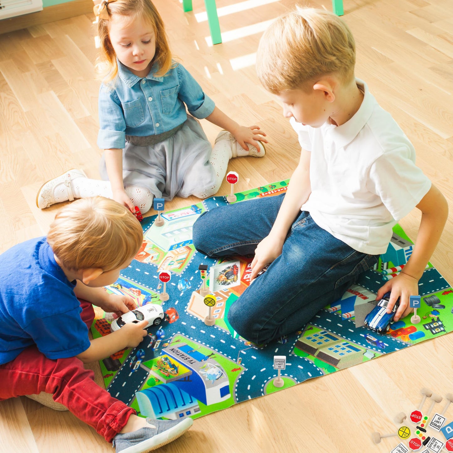 Attatoy Kids Wooden Street Signs Playset – 14-Piece Traffic Signs for 1:64 Cars & Trains