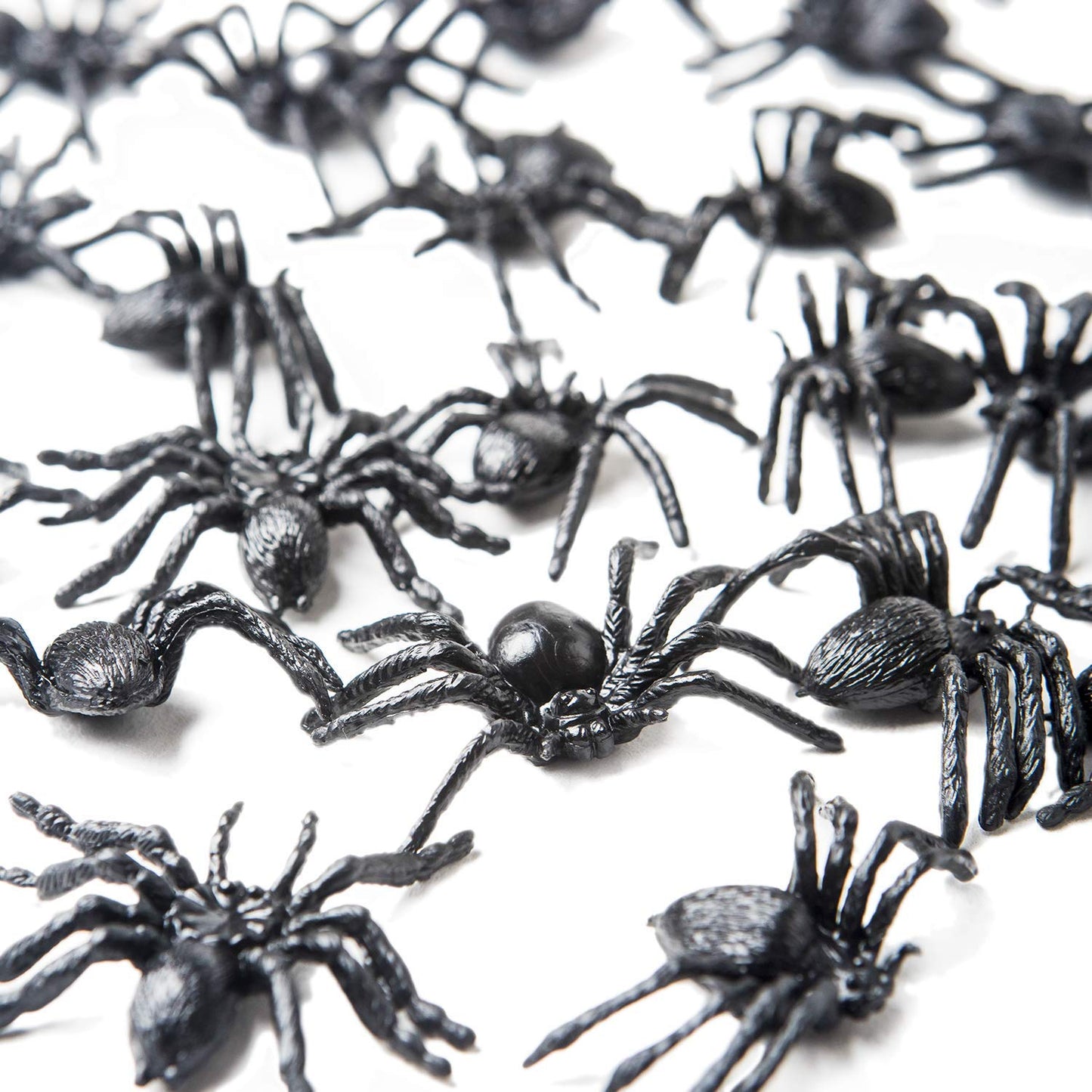 BAINFE 100PCS Realistic Plastic Spiders for Halloween Decor & Pranks