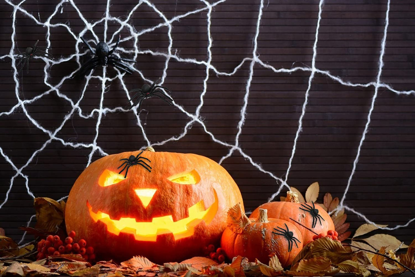 BAINFE 100PCS Realistic Plastic Spiders for Halloween Decor & Pranks