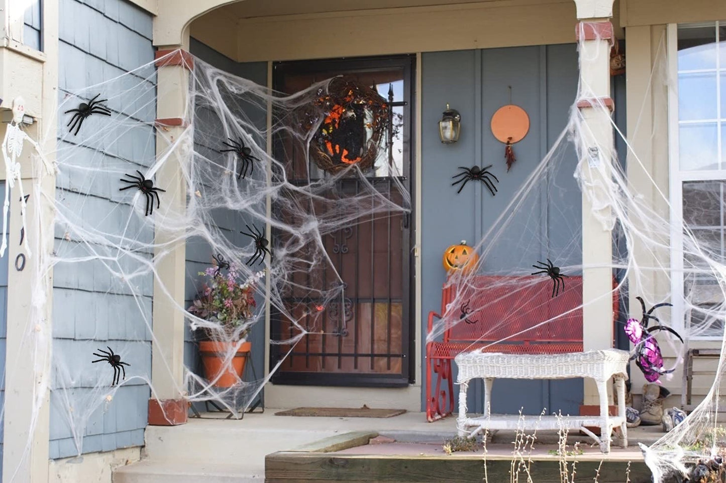 BAINFE 100PCS Realistic Plastic Spiders for Halloween Decor & Pranks