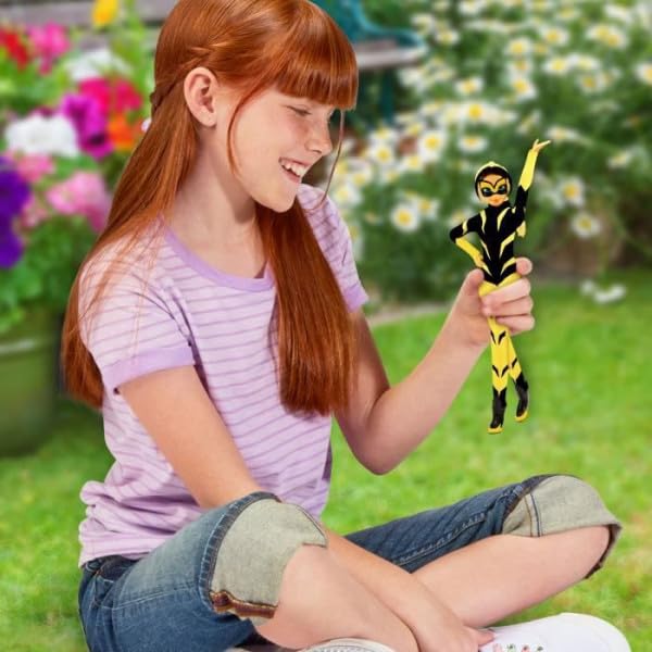 Bandai Miraculous Vesperia Fashion Doll – Zoe, 26cm Articulated Figure with Kwami Pollen