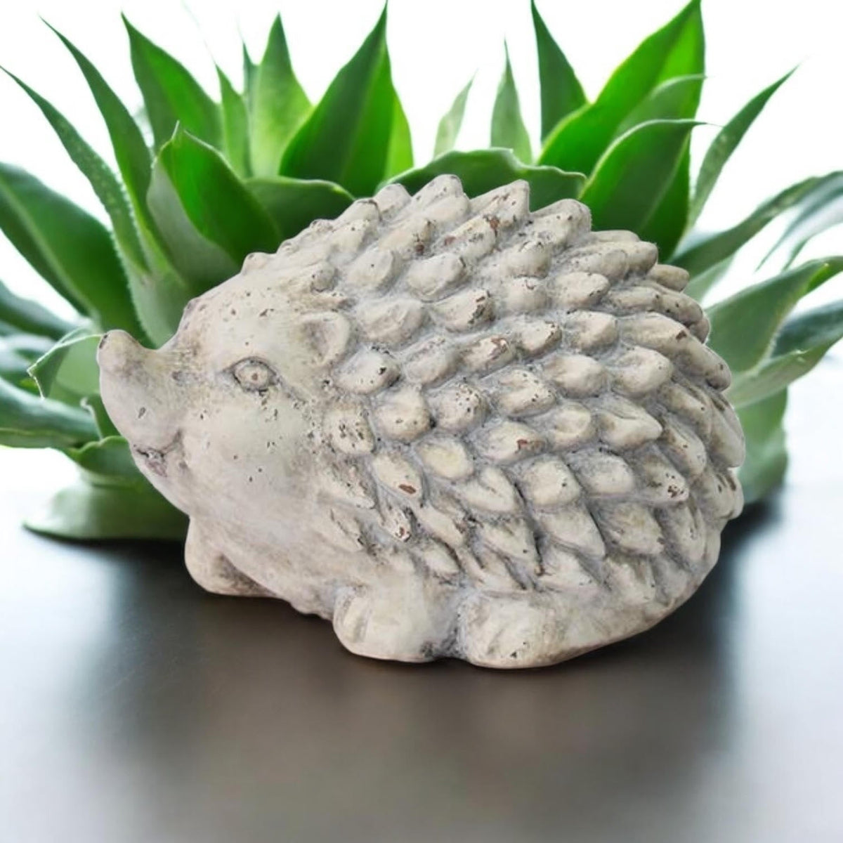 21CM CREAM CEMENT HEDGEHOG