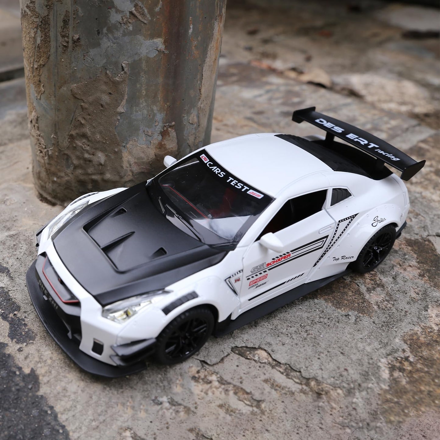 BDTCTK 1/24 Scale Nissan GTR Model Car Toy with Sound & Light — Zinc Alloy Pull-Back (White)