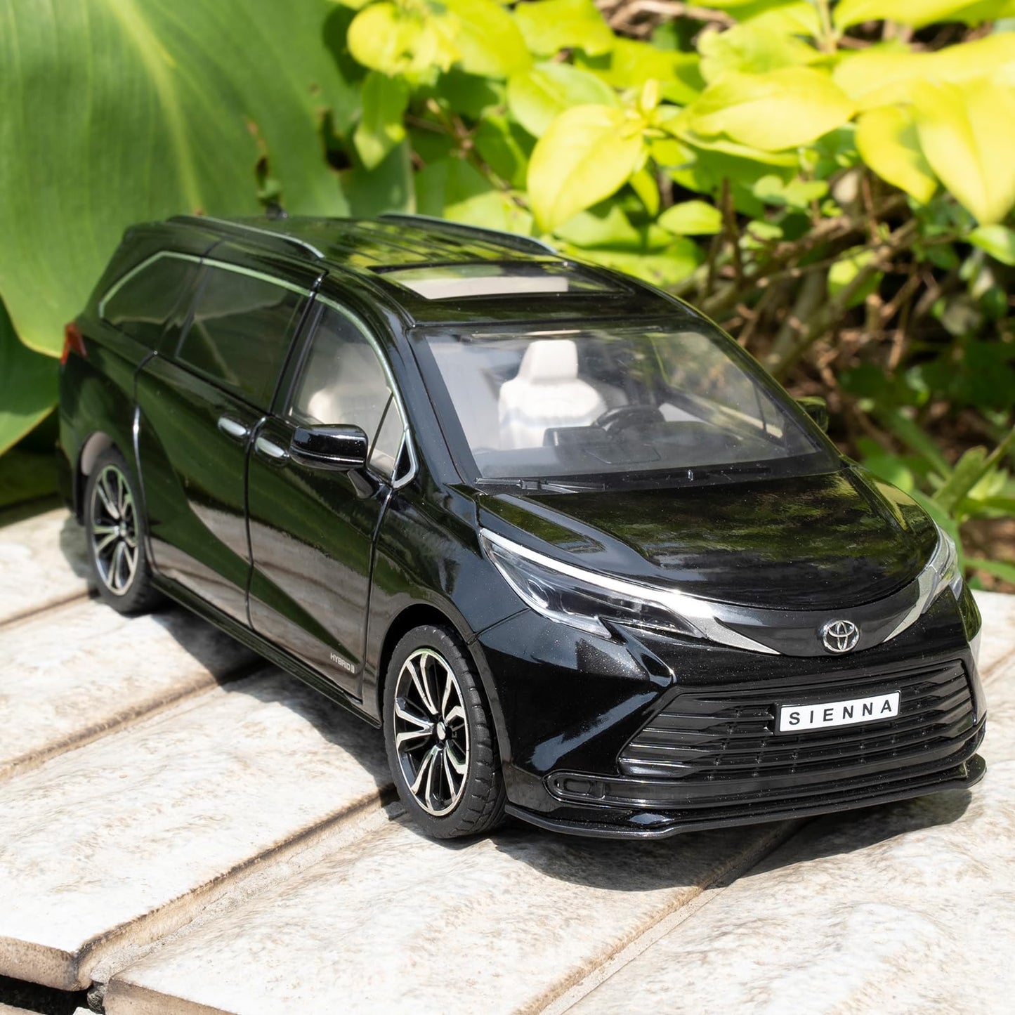 BDTCTK 1:24 Sienna Diecast Car with Pull-Back, Lights & Sounds – Gift Black