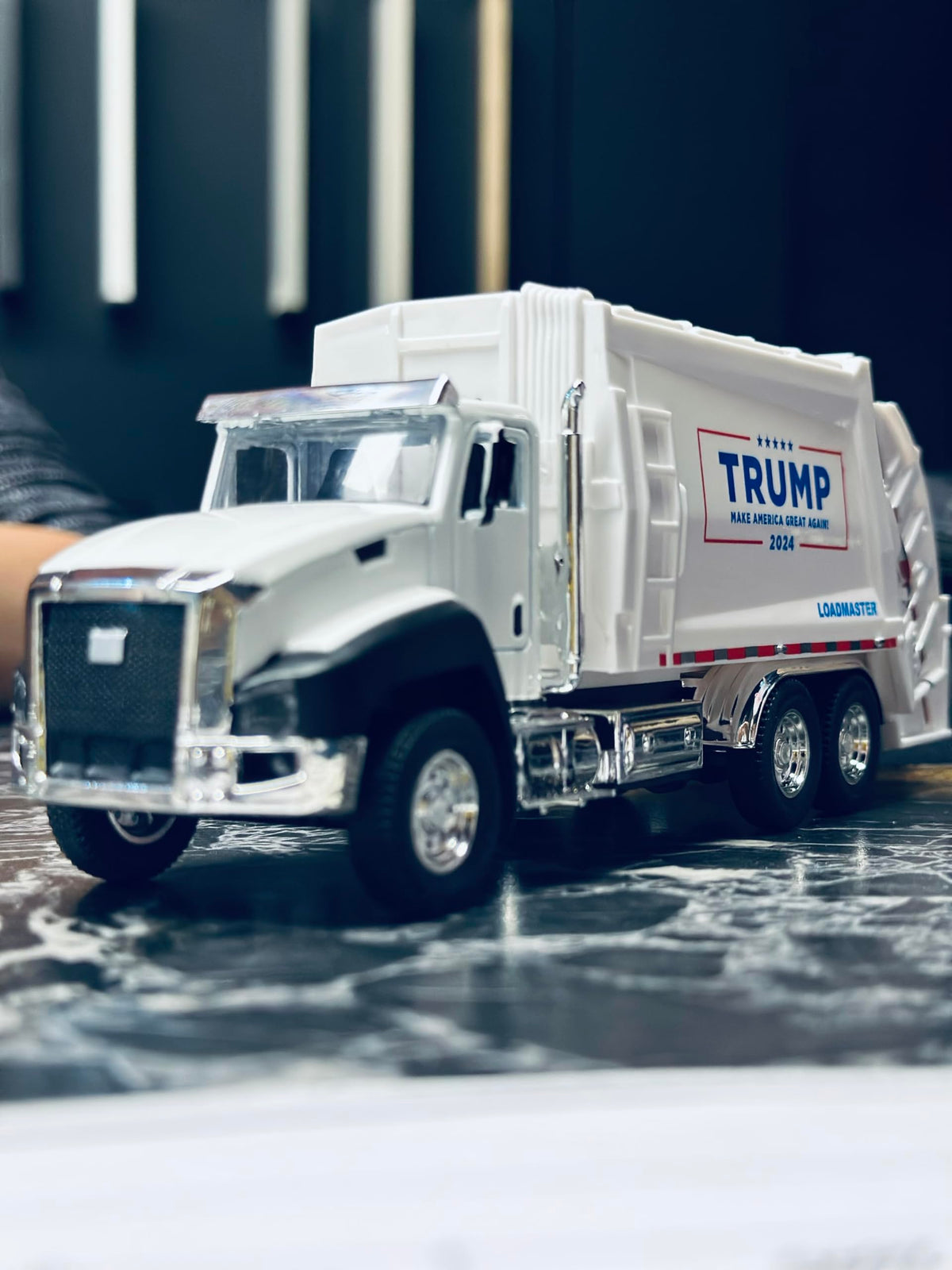 BELLESTILE Garbage Truck Toy with Real Sound & Lights – 1:50 Pull-Back Vehicle for Fun & Collecting