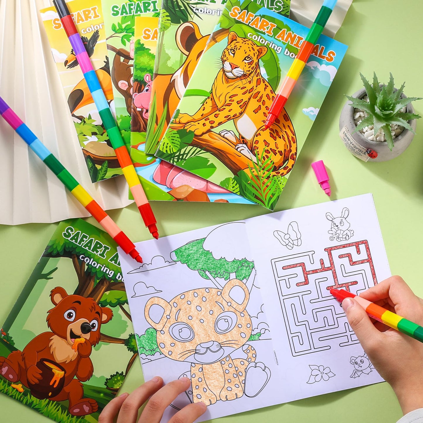 BenLouis 24 Jungle Safari Mini Coloring Books with 24 Stacking Crayons | Party Favors & Classroom Activity