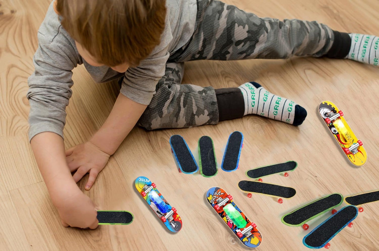 Beselley Mini Finger Skateboards – 25 LED Fingerboards for Kids, Portable Hand Skaters & Party Favors