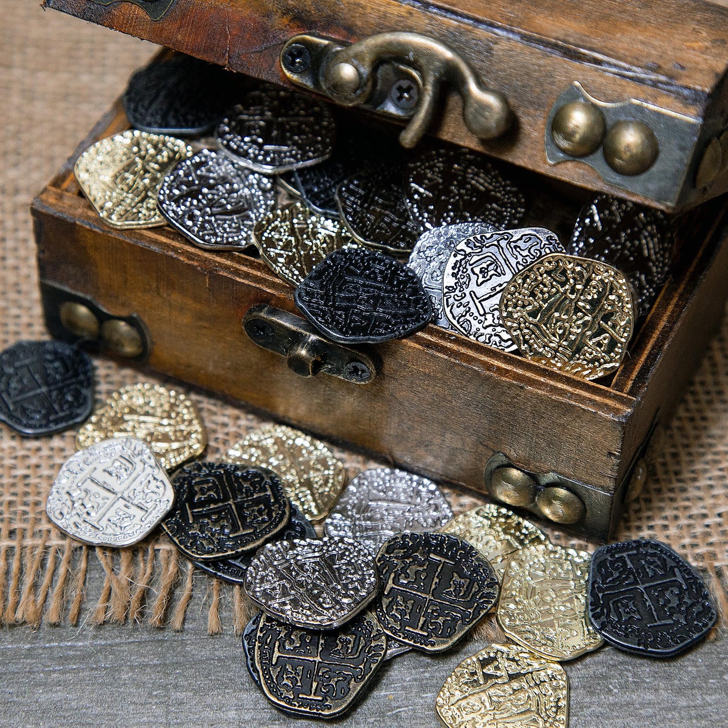 Beverly Oaks 200 Pirate Coins - Gold & Silver Doubloon Replicas