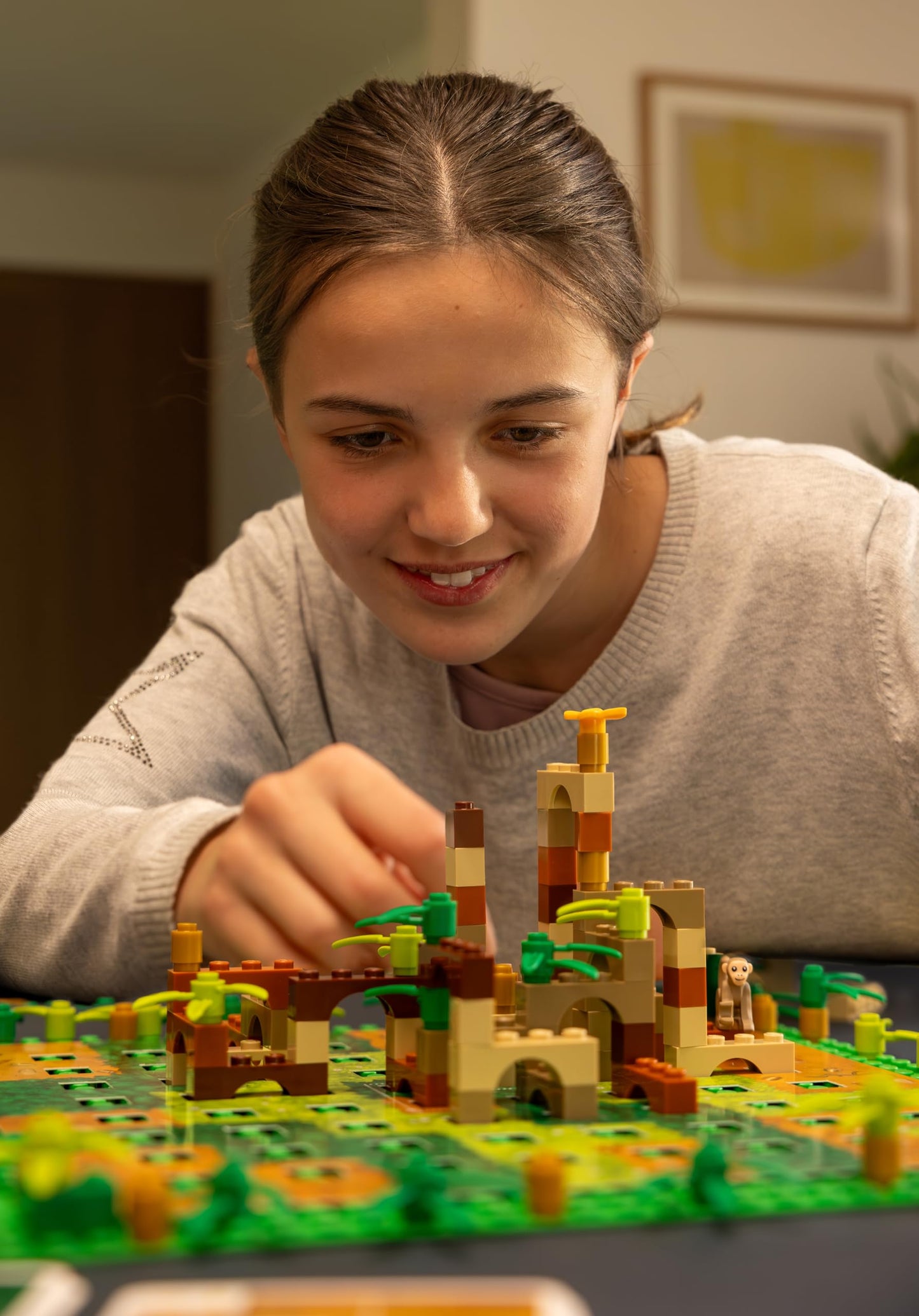 Bezzerwizzer Monkey Palace – LEGO Brick-Build Board Game for 2-4 Players, 45 Minutes