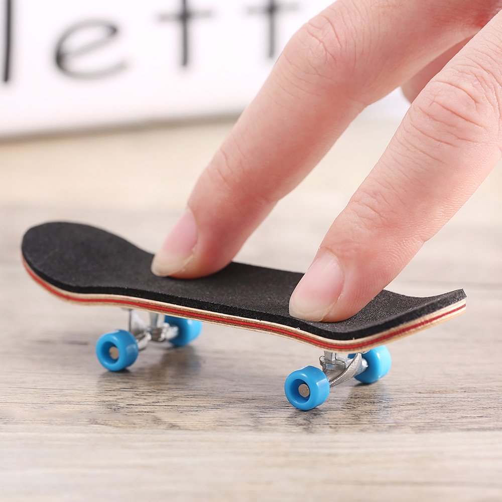 BISOZER Mini Finger Skateboard – Wooden Finger Board with Ball Bearings (1 Pack, Random Color Wheels)