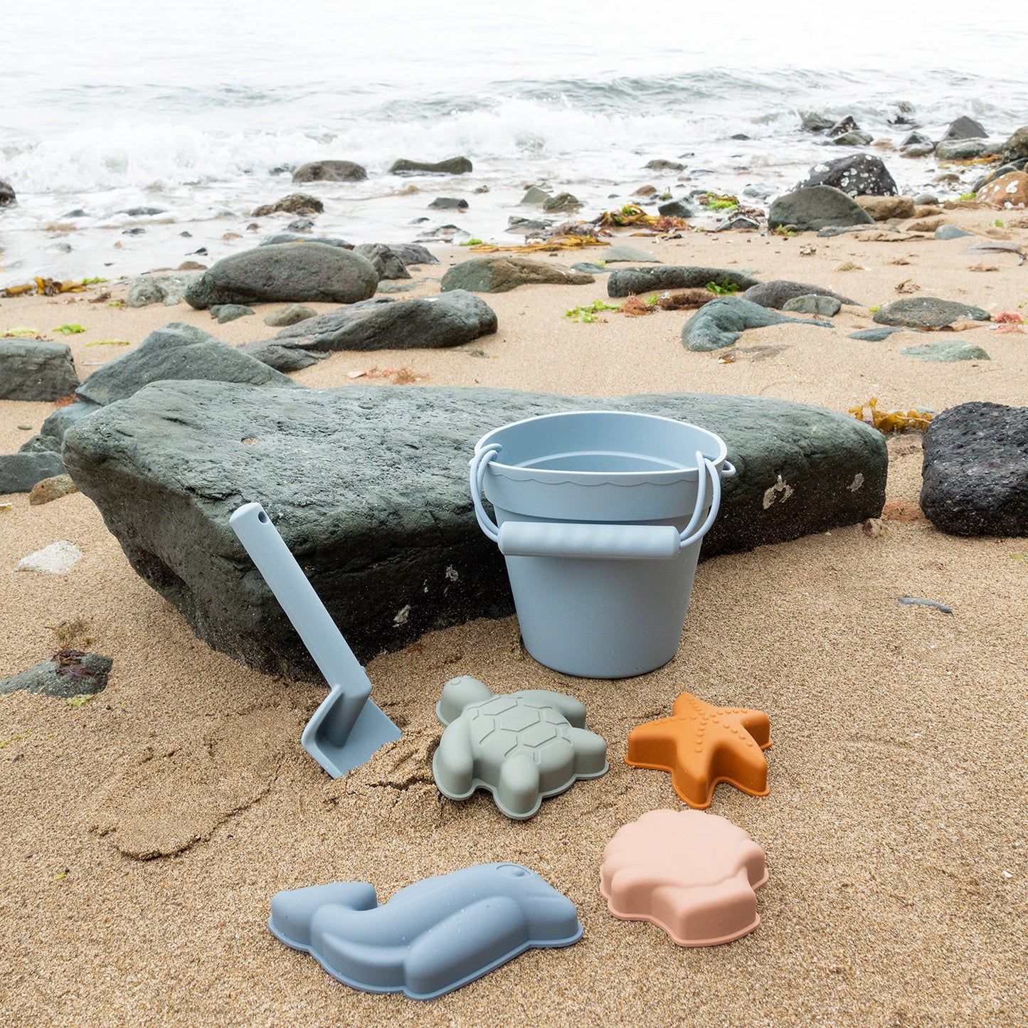 BLUE GINKGO Modern Baby Sand Toys – Travel-Friendly Silicone Bucket, Shovel & 4 Molds (Blue)