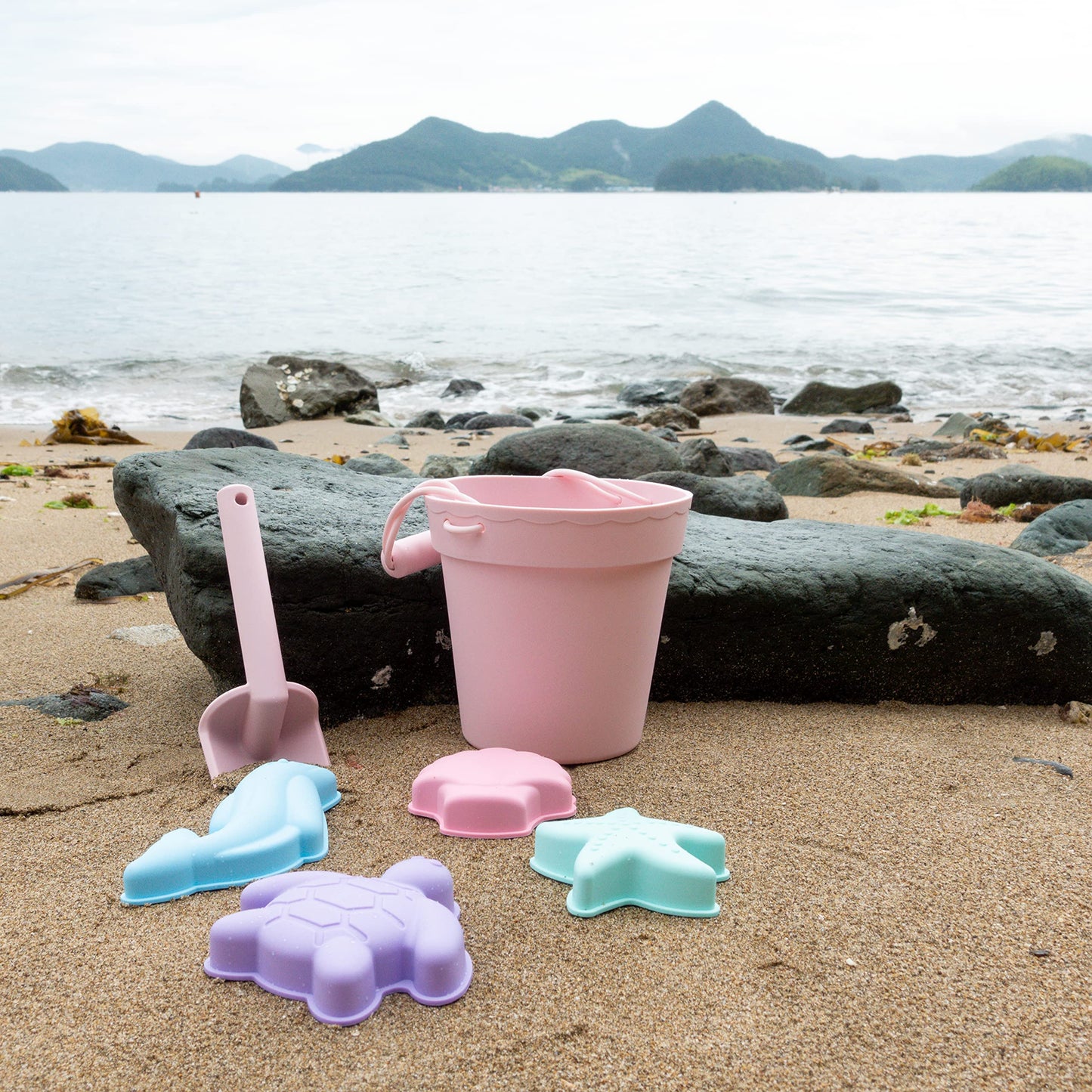 BLUE GINKGO Silicone Beach Toys - Travel-Ready Pink Set with Bucket, Shovel, 4 Molds & Tote