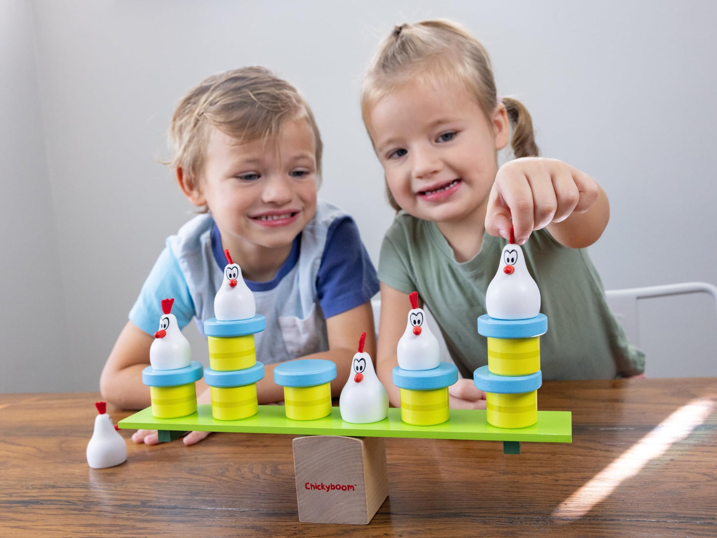 Blue Orange Chickyboom – Award-Winning Wooden Balancing Game for Kids | 2-4 Players, Ages 4+
