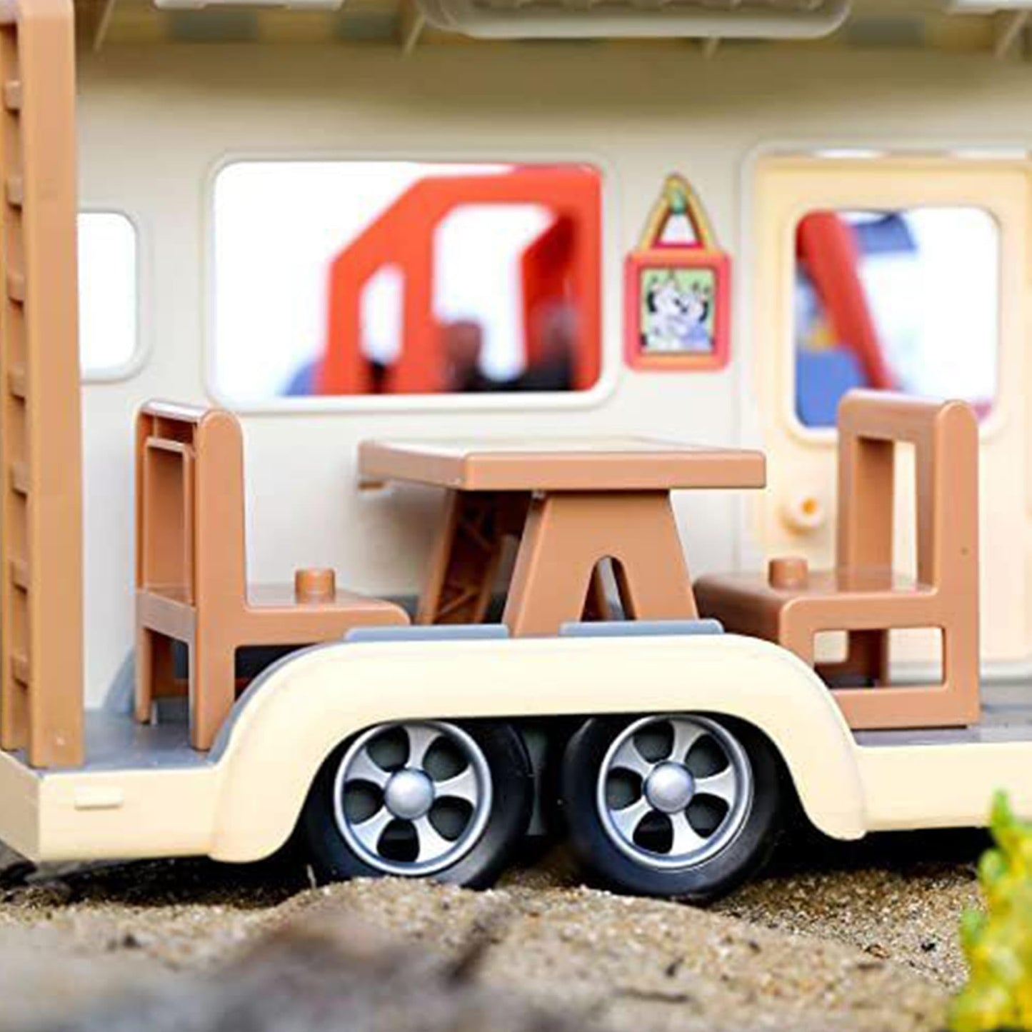 Bluey Caravan Adventure Playset with 2.5-inch Jean Luc Figure – Multicolor