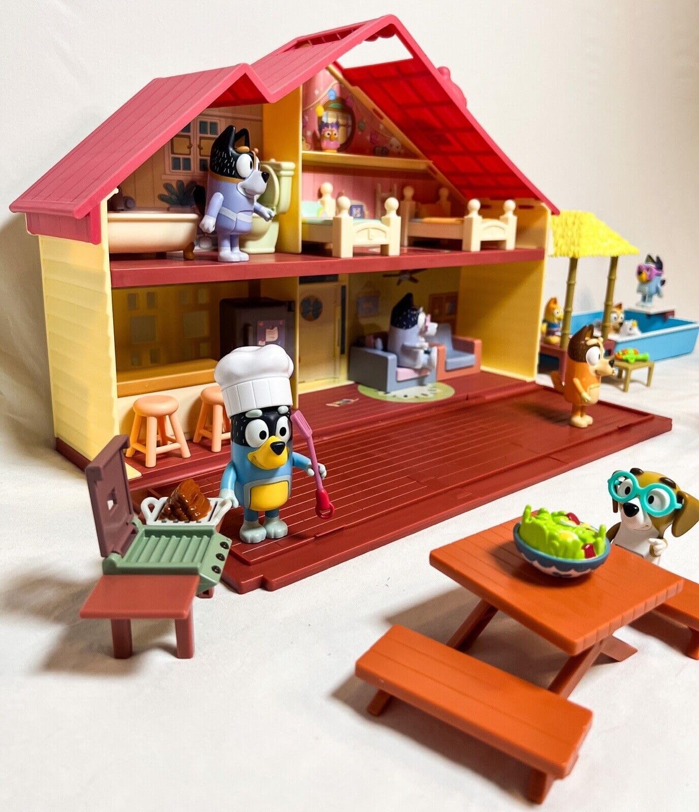 Bluey Ultimate Mega Set 2023 — 40 Pieces, 4 Sets, 14 Figures