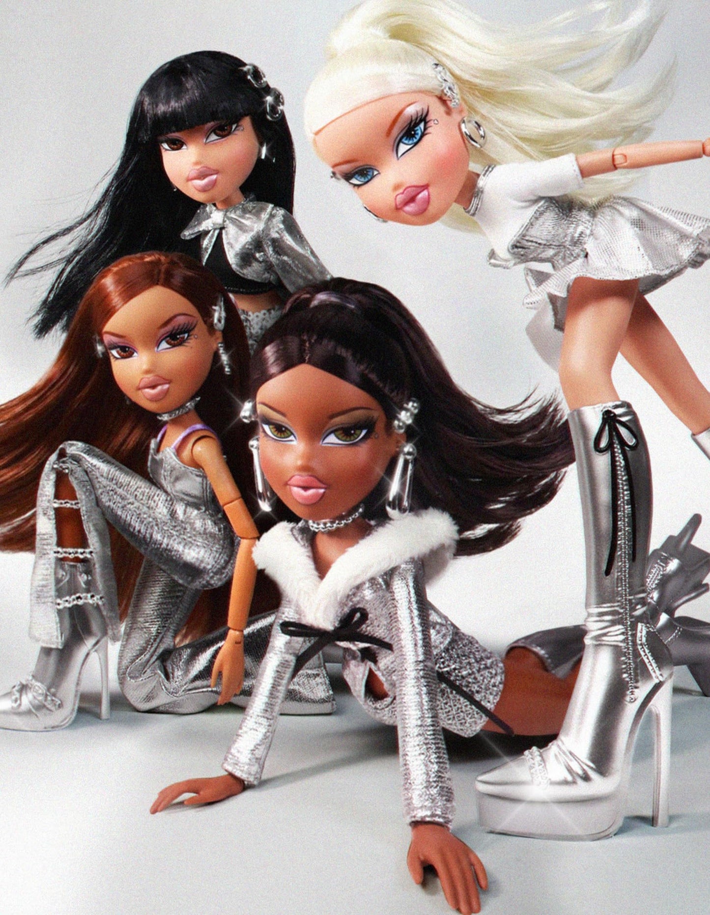 Bratz Charmz Cloe Fashion Doll with Collectible Charm Bracelet | Mix & Match Bling
