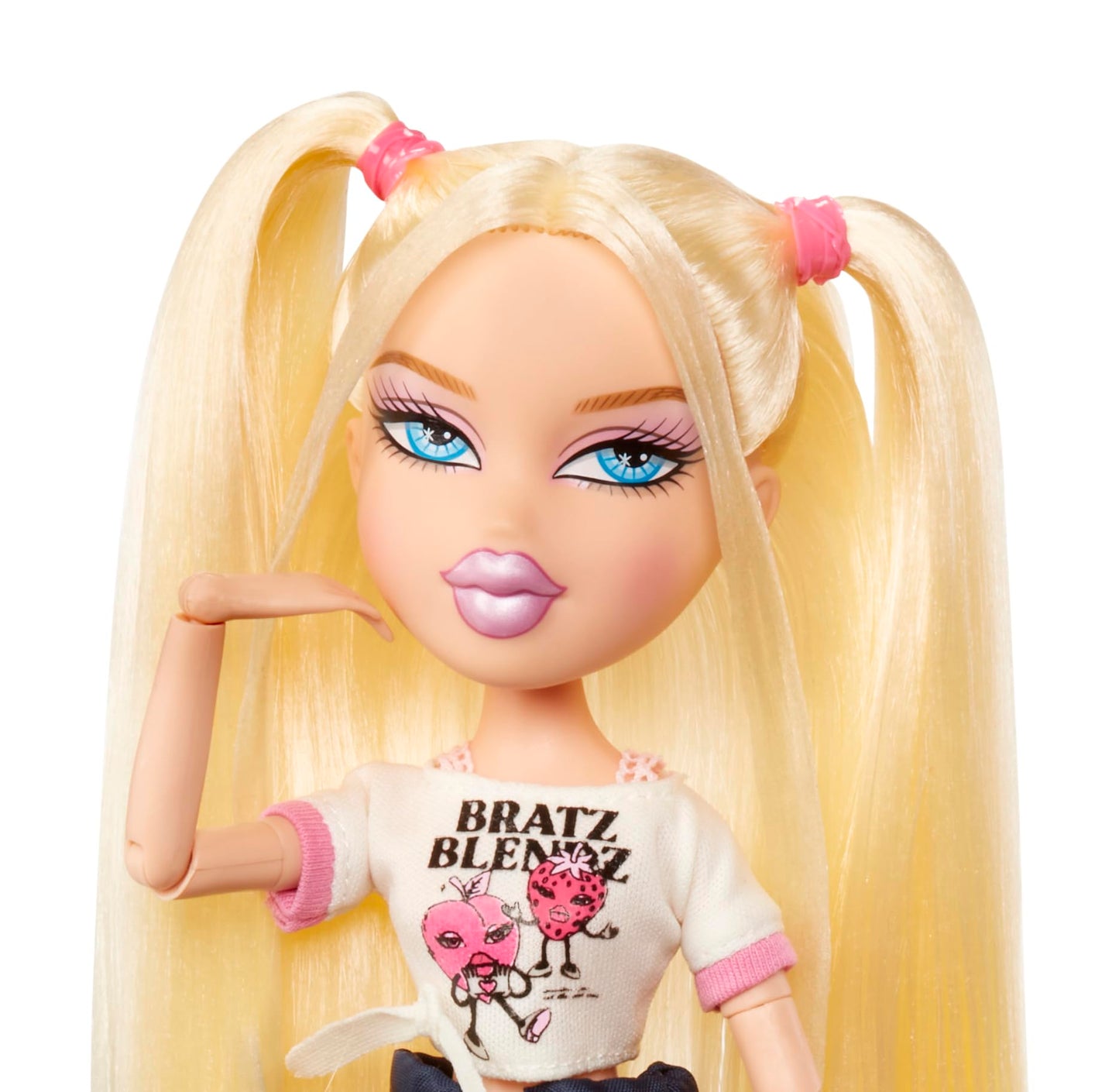 Bratz Stylin' Cloe Fashion Doll with Customizable Tee & Accessories