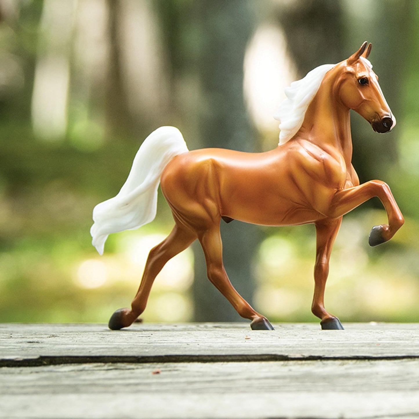 Breyer Freedom Series Palomino Saddlebred – 1:12 Scale Horse Model #1055 (9.75 x 7 inches)