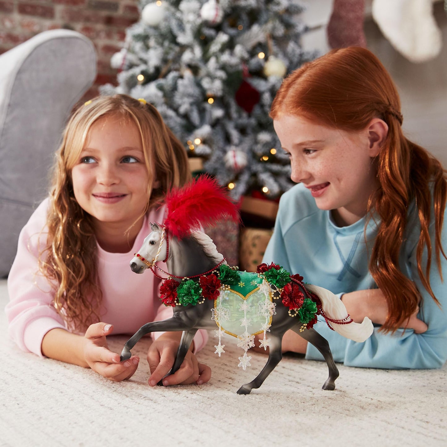 Breyer Horses 2025 Holiday Collection – Christmas in Bloom, Limited Edition 1:9 Scale