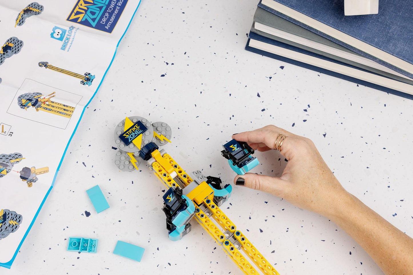 Brick Loot Strike Zone Drop Tower – 198 Pieces | LEGO-Compatible Amusement Park Model