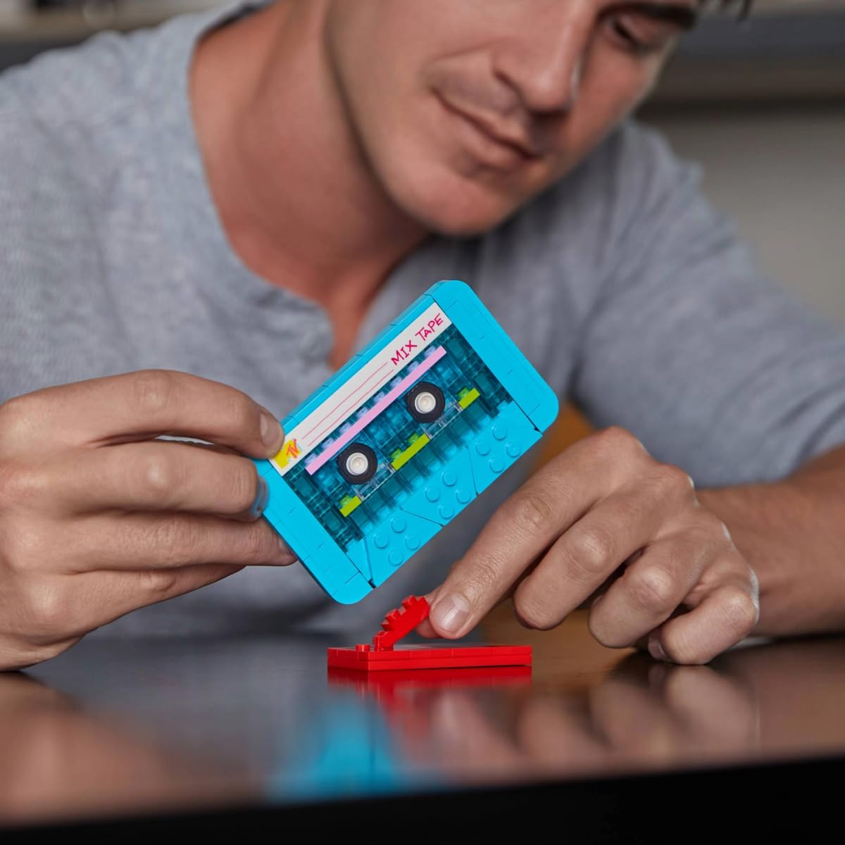 BrickCraft MTV Cassette Tape Building Set – 96-Piece Retro 80s Display Kit