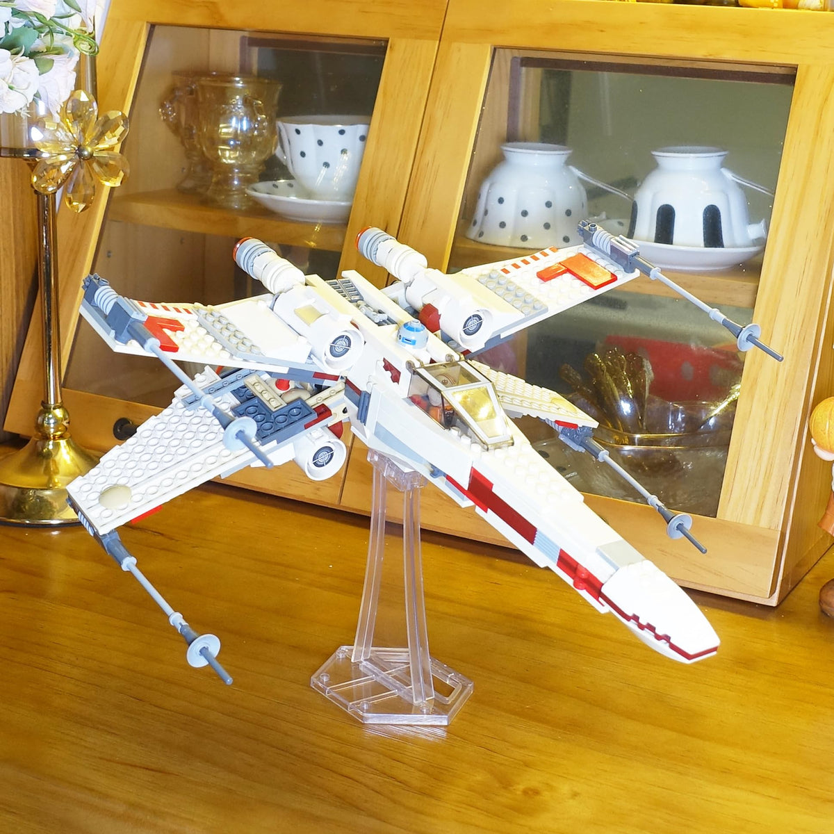 BrickVisions Display Stand for LEGO Sets – Transparent Plastic, Angled 15° Tilt