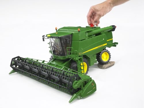 Bruder John Deere T670i Combine Harvester – 1:16 Scale, Realistic German-Made Toy