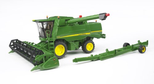 Bruder John Deere T670i Combine Harvester – 1:16 Scale, Realistic German-Made Toy