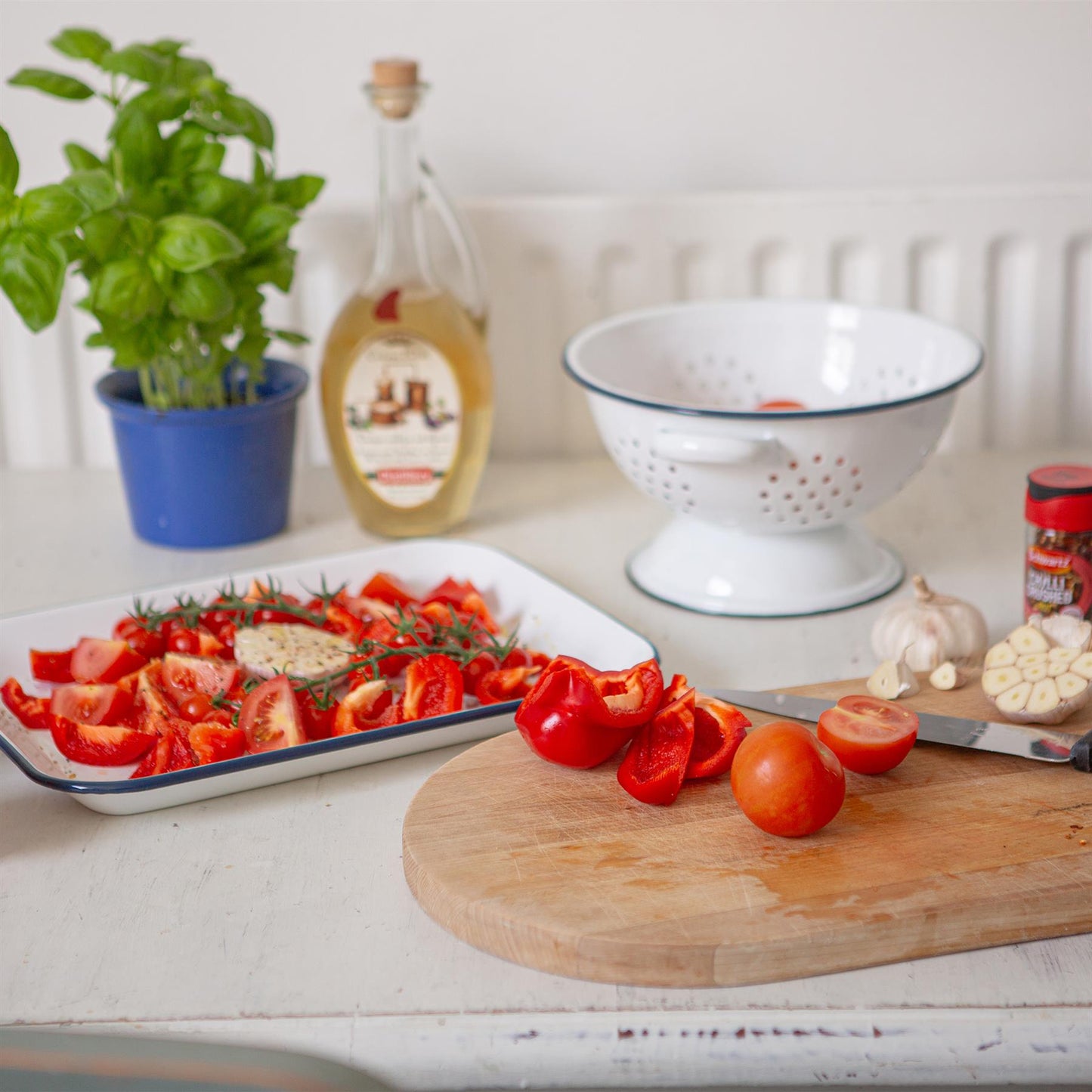 34cm x 26cm White Rectangle Enamel Hot Dog / Baking Tray