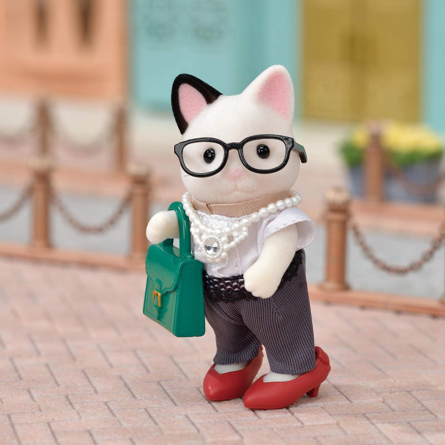 Calico Critters Fashion Playset Tuxedo Cat Felicia Outfit & Accessories