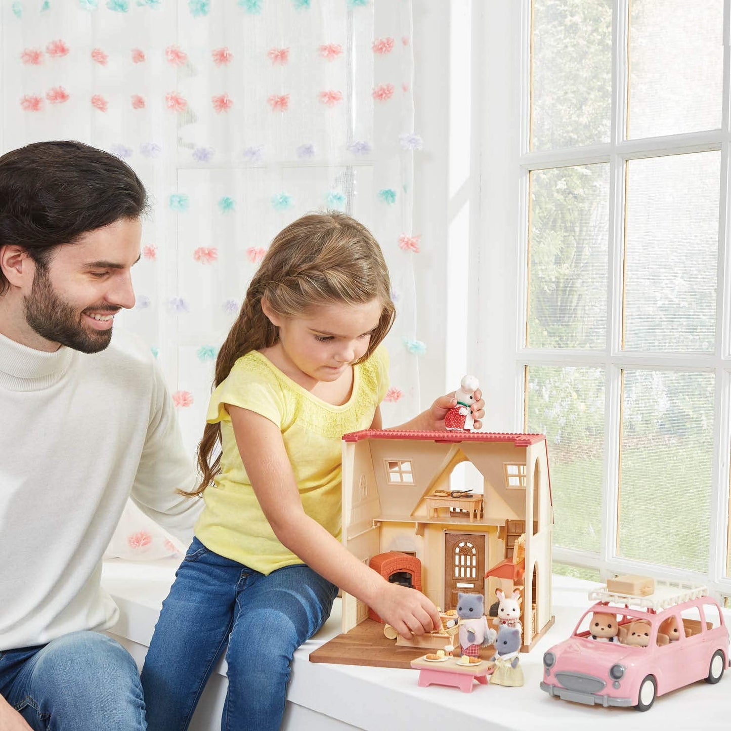 Calico Critters Family Picnic Van for Dolls – Seats Up to 10 Figures | Pink Toy Vehicle