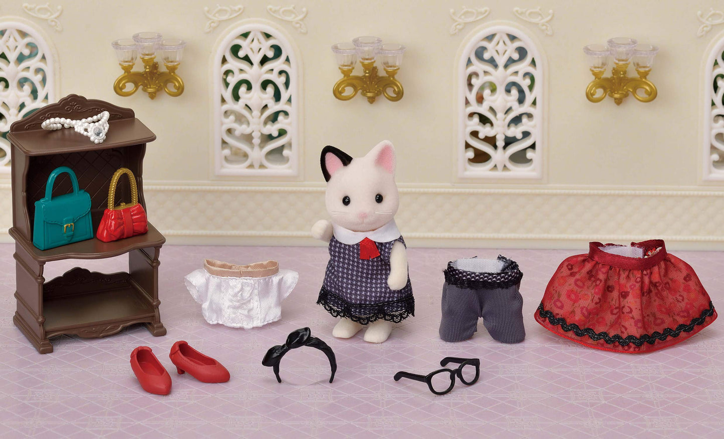 Calico Critters Fashion Playset Tuxedo Cat Felicia Outfit & Accessories