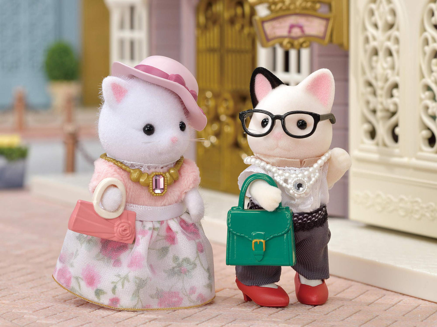 Calico Critters Fashion Playset Tuxedo Cat Felicia Outfit & Accessories