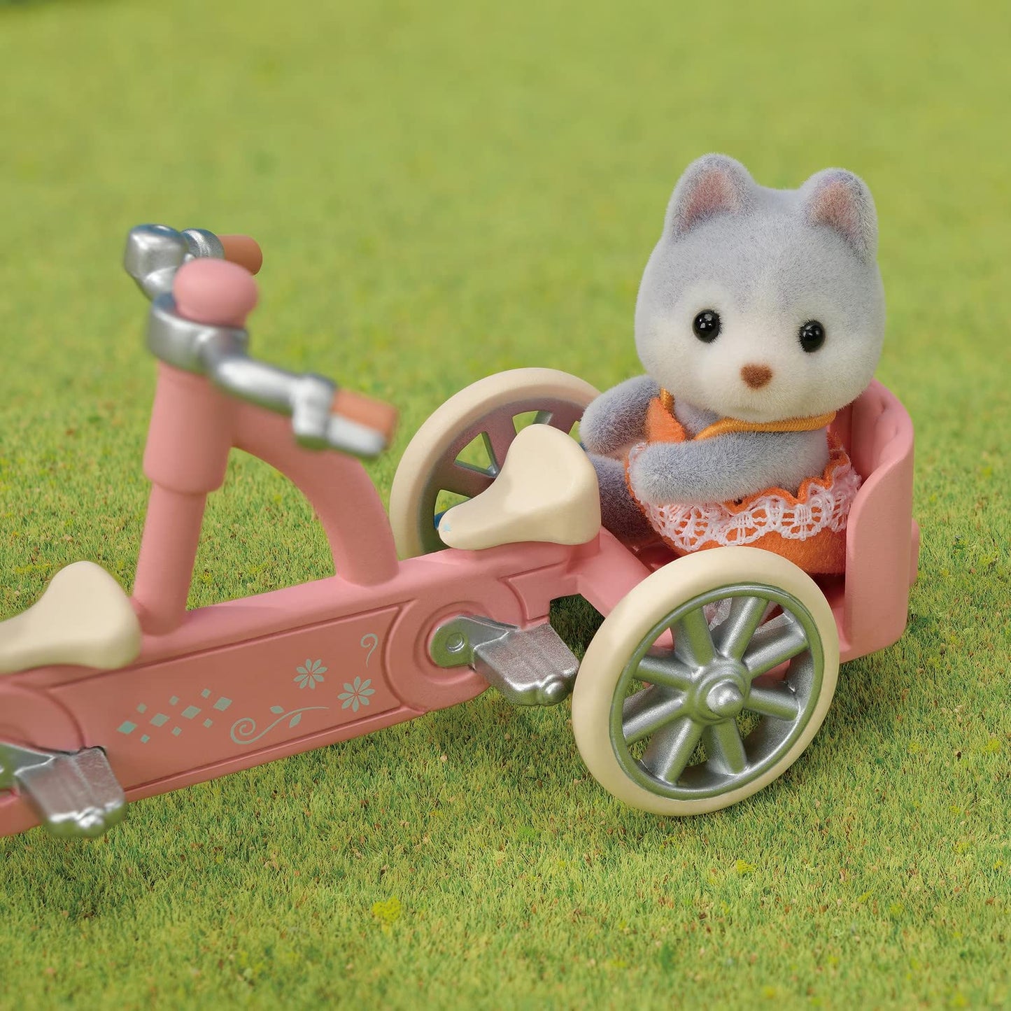 Calico Critters Husky Twin Tandem Cycling Set – Dollhouse Playset with Figures