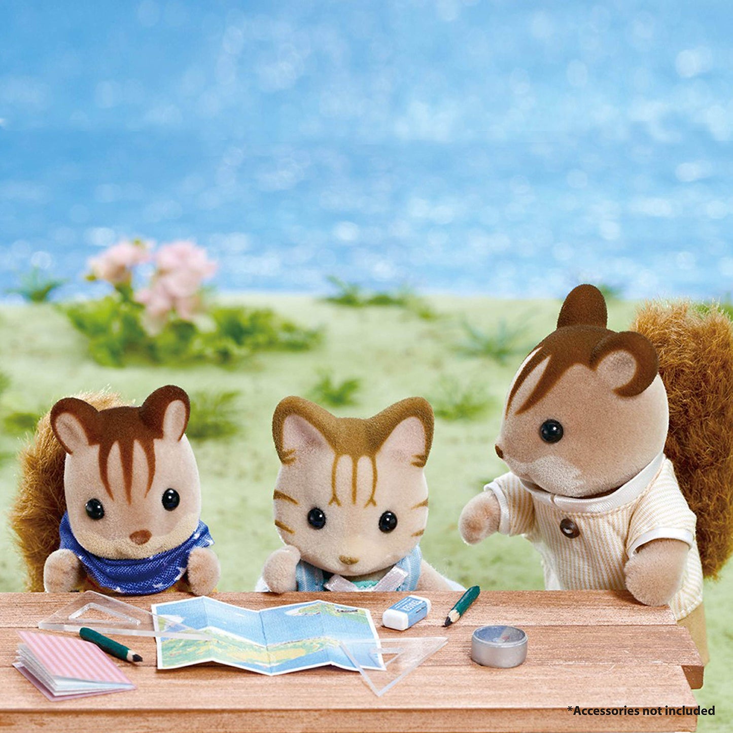 Calico Critters Walnut Squirrel Family – 4-Piece Collectible Doll Figures for Ages 3+