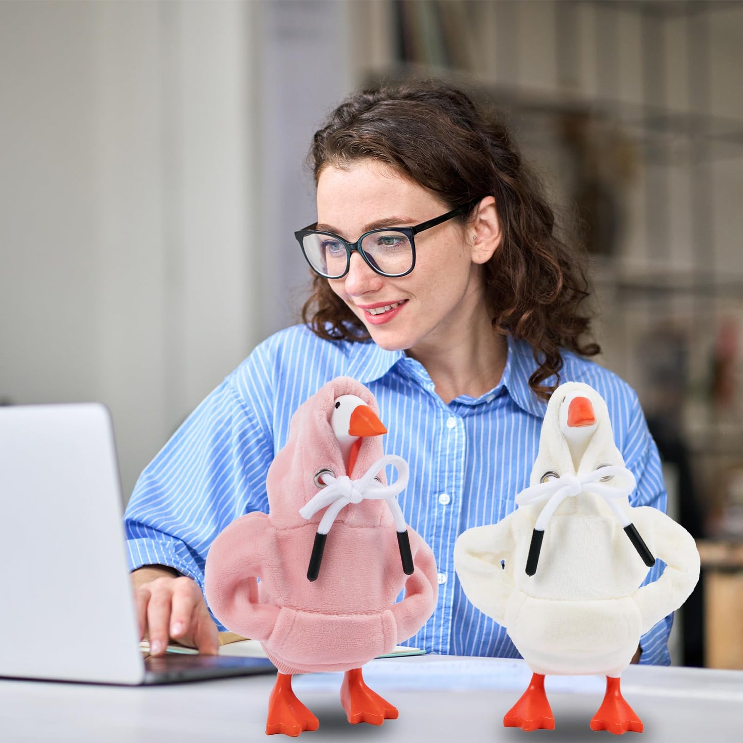 CAMDUCK 2 Pcs Desk Goose Outfits 7-Inch Pink & Beige – Mini Hoodies for Desk Geese