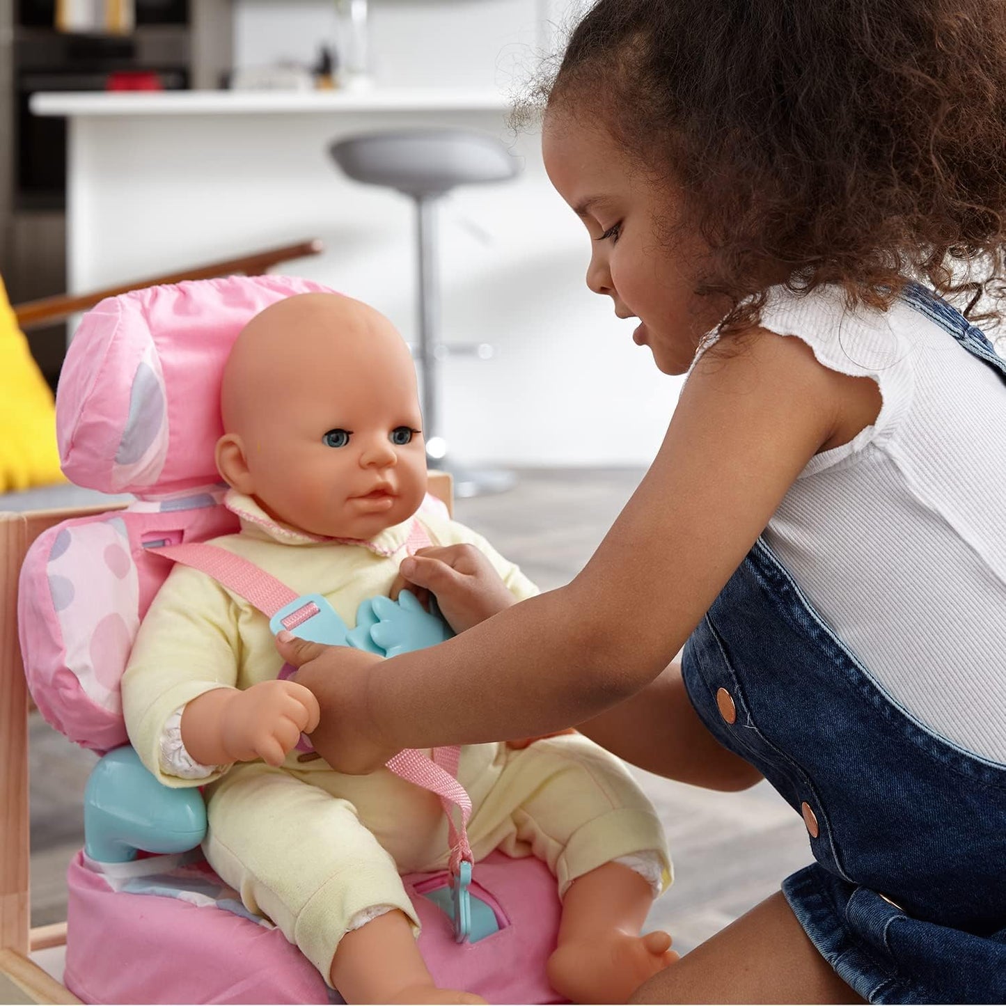 Casdon Baby Huggles Pink Booster Seat for Dolls – Adjustable Headrest & Buckles | Fits Dolls Up to 14 Inches | 3+