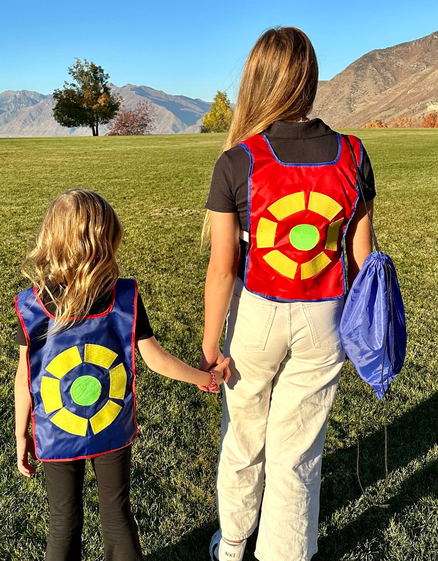 CC O PLAY Ultimate Dodgeball Set – 4 Vests, 12 Balls, Indoor/Outdoor Fun